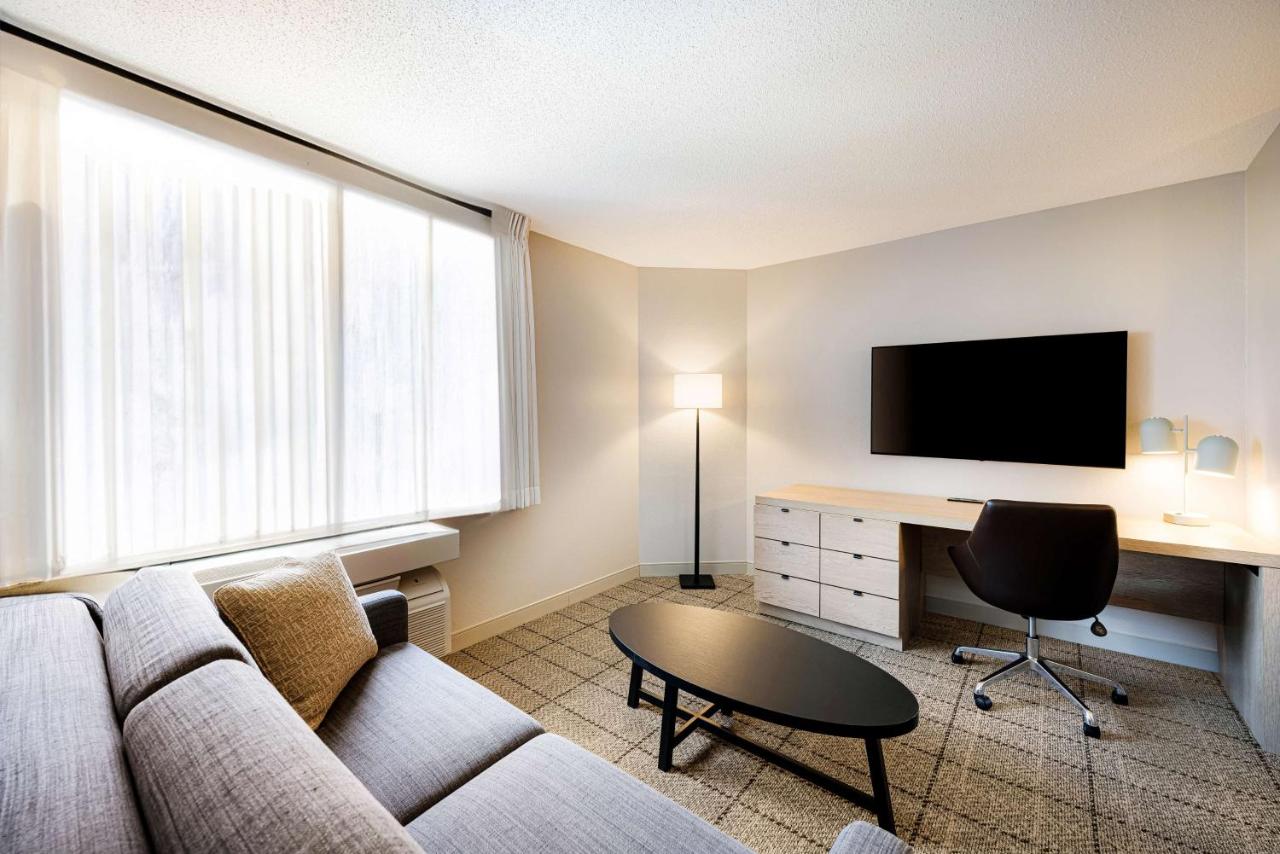 One-Bedroom Queen Suite at Sonesta Simply Suites Jersey City