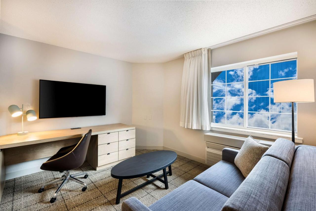 One-Bedroom Queen Suite at Sonesta Simply Suites Jersey City