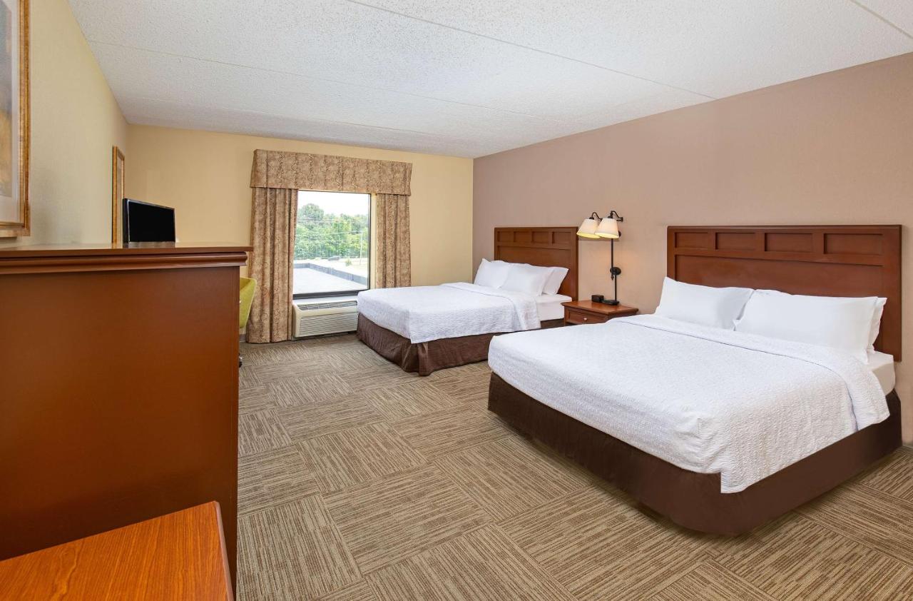 Queen Room with Two Queen Beds - Non-Smoking at Hampton Inn & Suites Madisonville