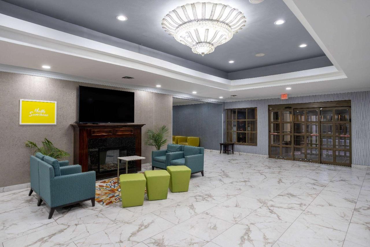 | Days Hotel by Wyndham North Bergen