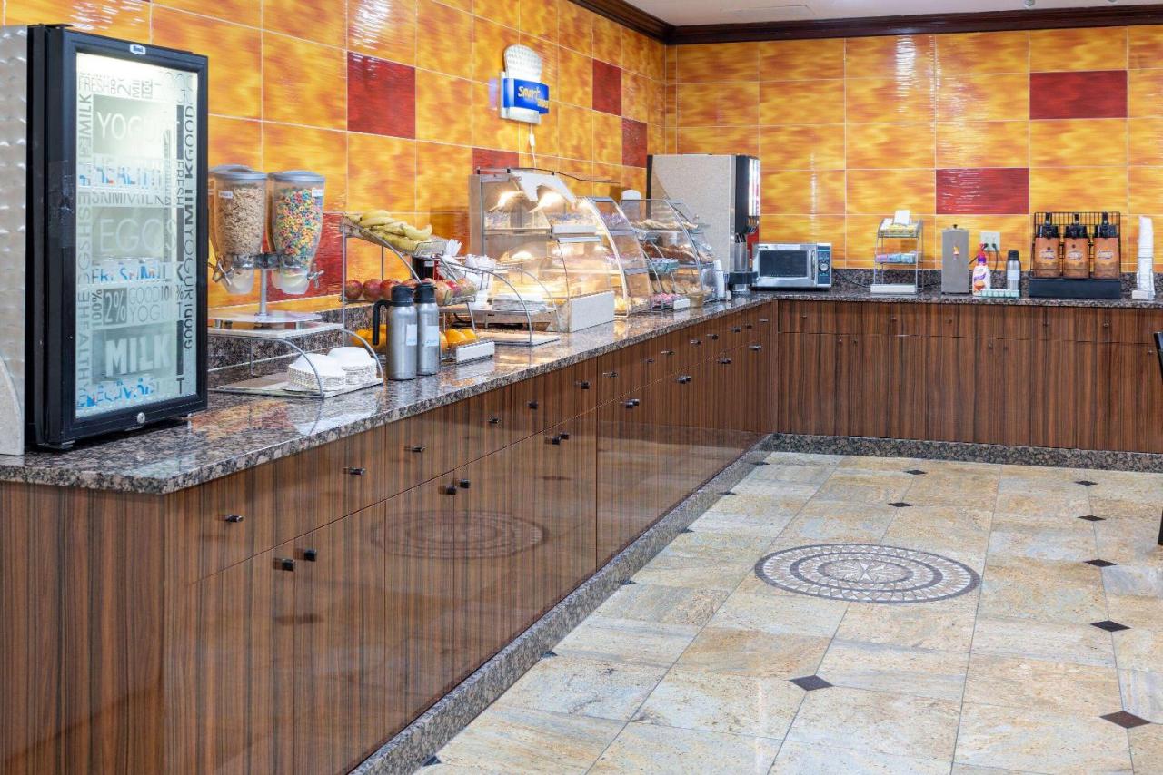 | Days Hotel by Wyndham North Bergen
