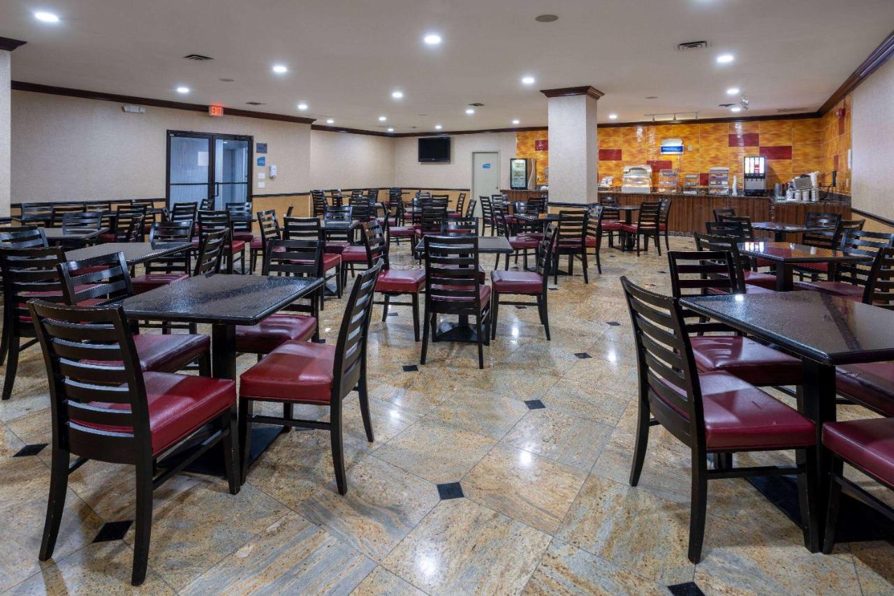 | Days Hotel by Wyndham North Bergen