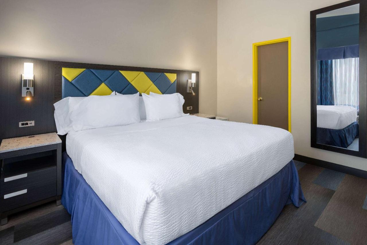 | Days Hotel by Wyndham North Bergen
