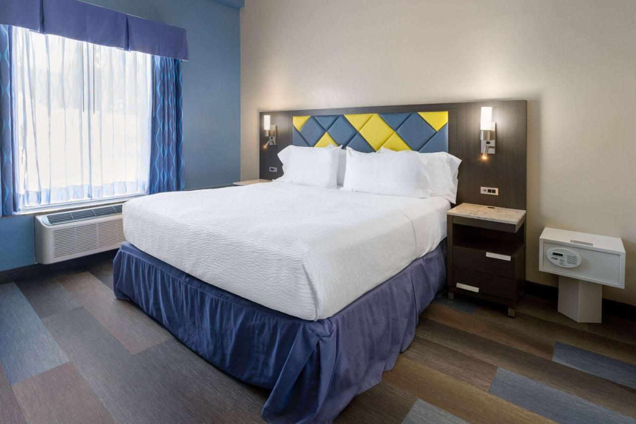 | Days Hotel by Wyndham North Bergen