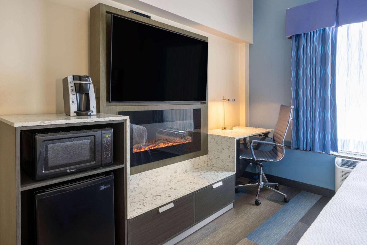 | Days Hotel by Wyndham North Bergen