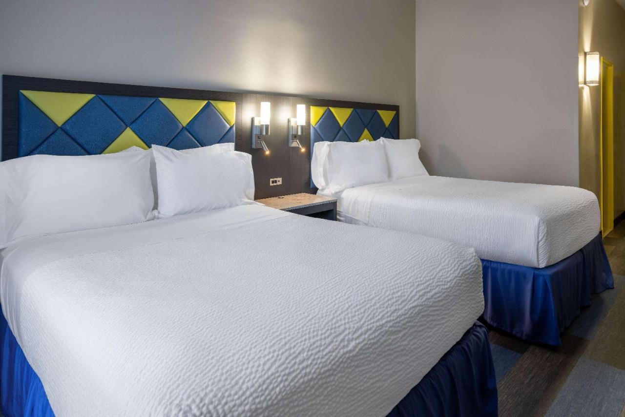 | Days Hotel by Wyndham North Bergen
