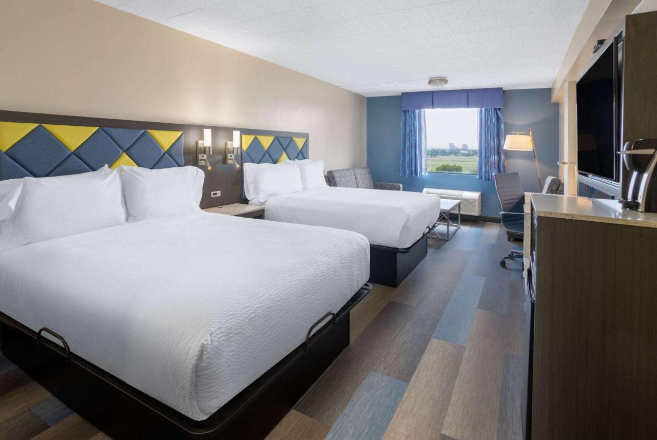 | Days Hotel by Wyndham North Bergen