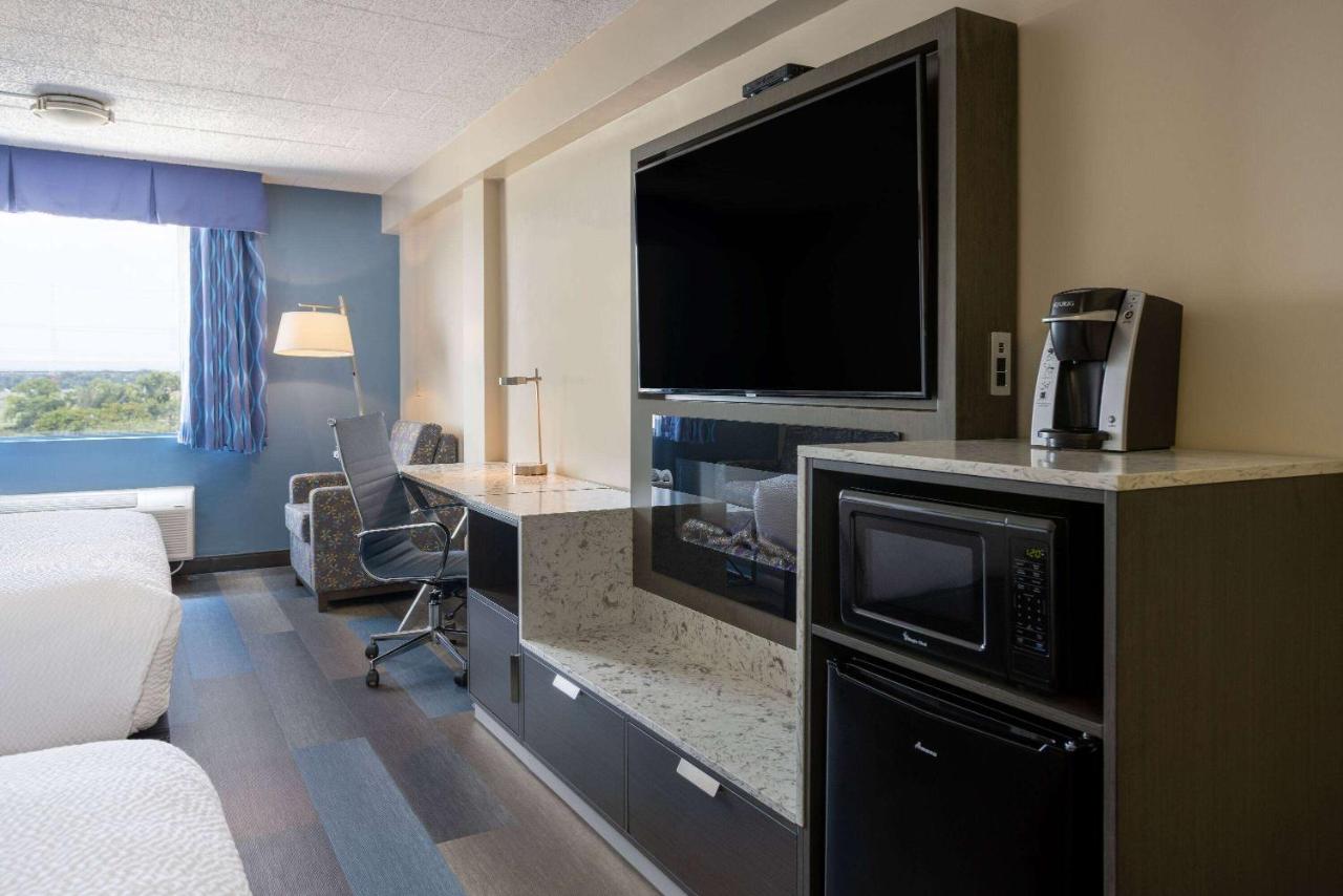 | Days Hotel by Wyndham North Bergen