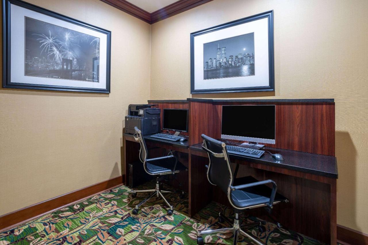 | Days Hotel by Wyndham North Bergen
