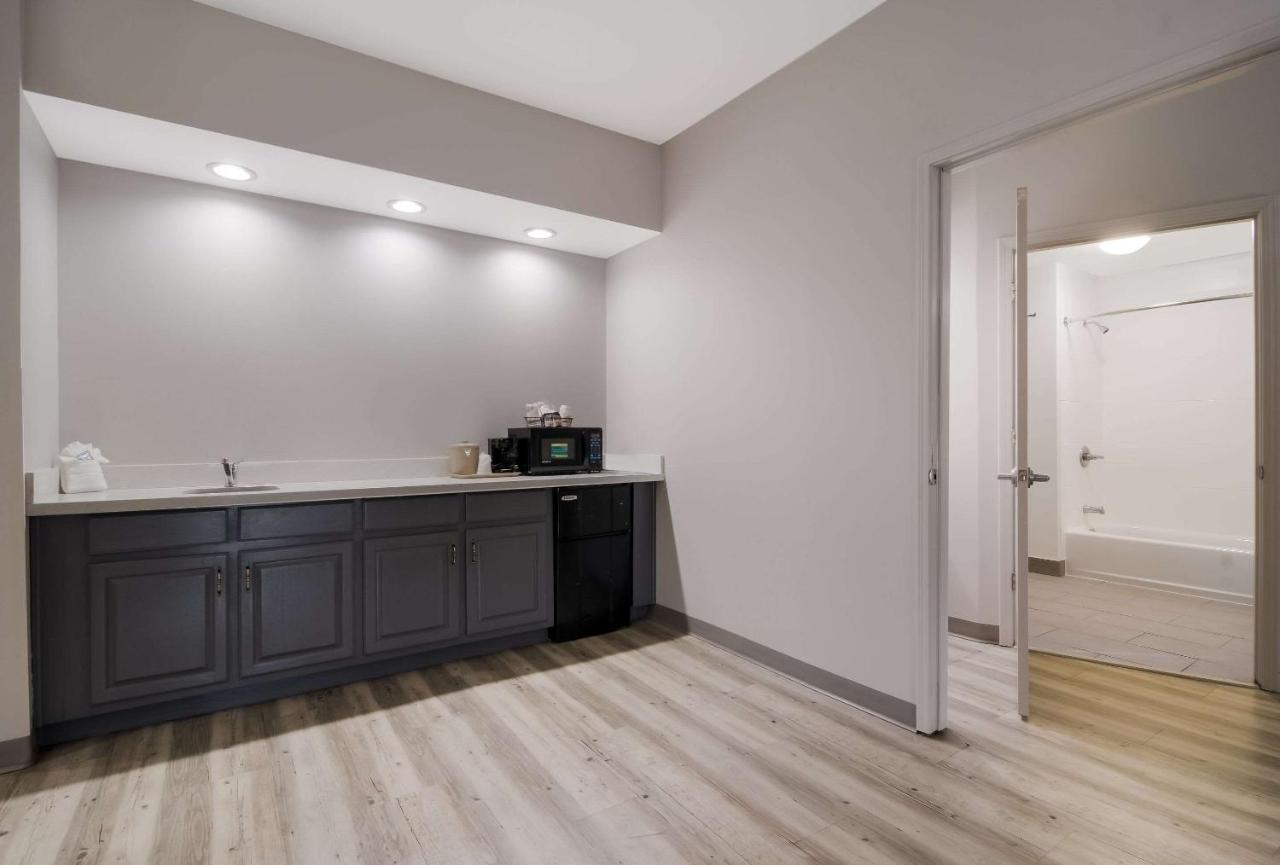 King Suite - Non-Smoking at Quality Inn Goldsboro
