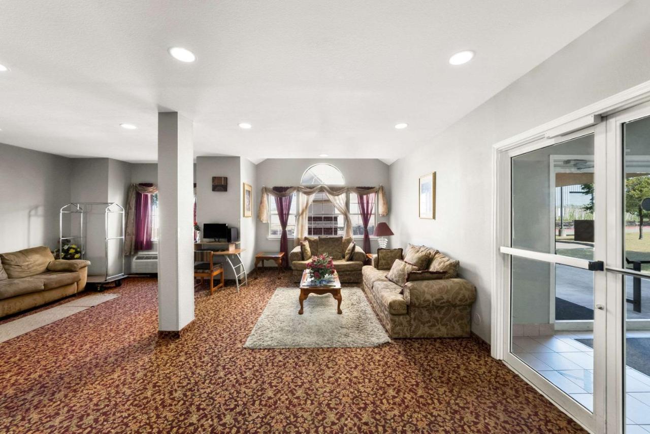  | OYO Hotel Mesquite TX, Hwy 80