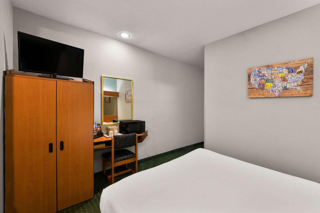  | OYO Hotel Mesquite TX, Hwy 80