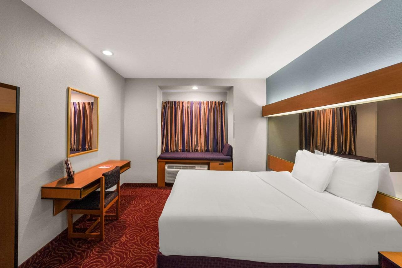  | OYO Hotel Mesquite TX, Hwy 80