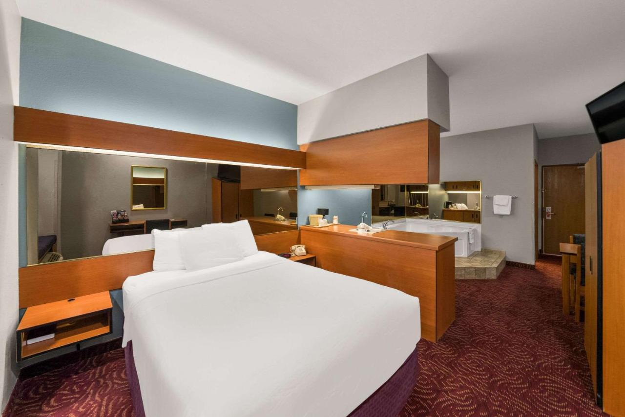  | OYO Hotel Mesquite TX, Hwy 80