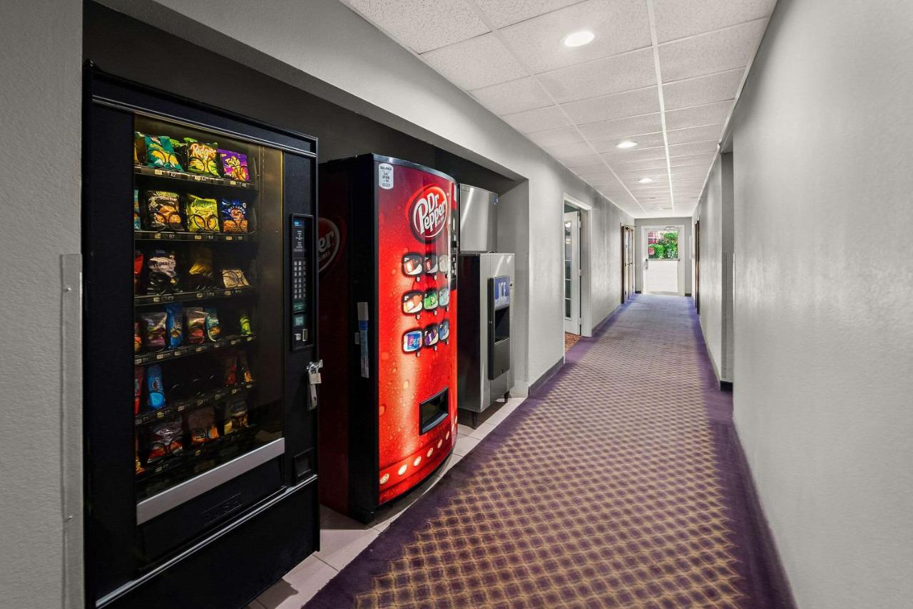  | OYO Hotel Mesquite TX, Hwy 80