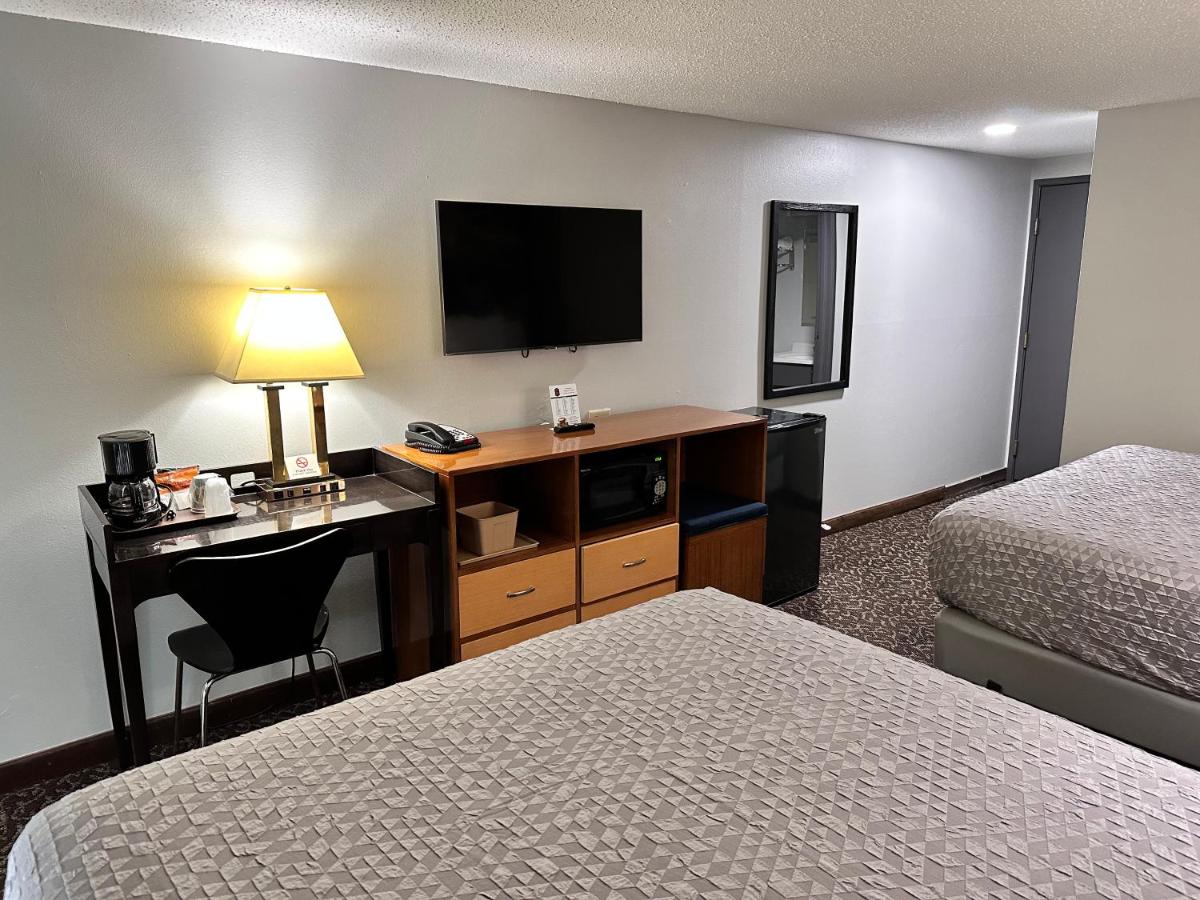 Queen Room with Two Queen Beds at Super 8 by Wyndham Yankton