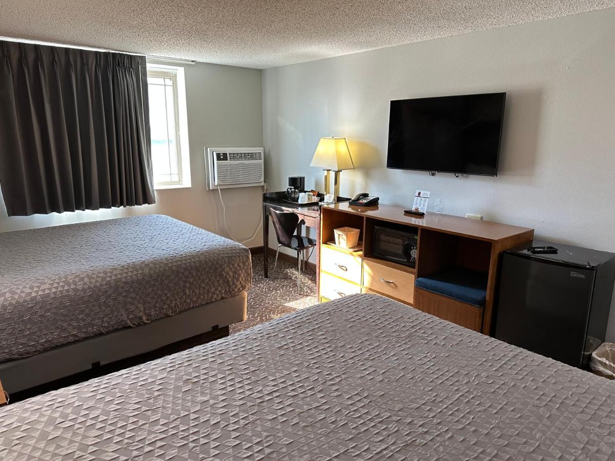 Queen Room with Two Queen Beds at Super 8 by Wyndham Yankton