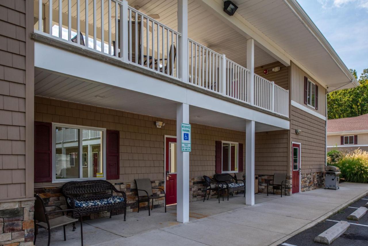 King Suite at Affordable Suites of America Quantico