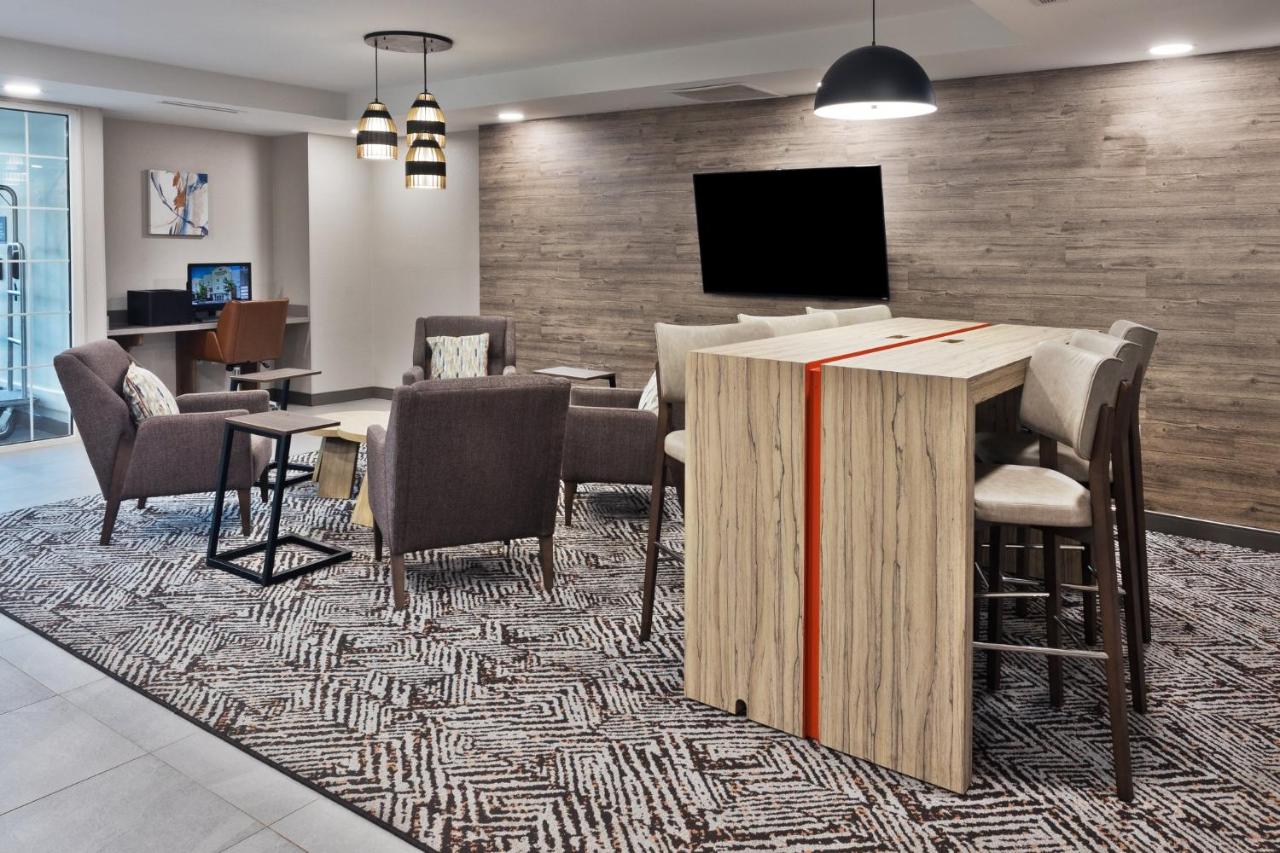 | Candlewood Suites Eastchase Park, an IHG Hotel