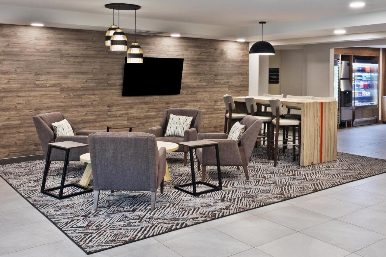 | Candlewood Suites Eastchase Park, an IHG Hotel