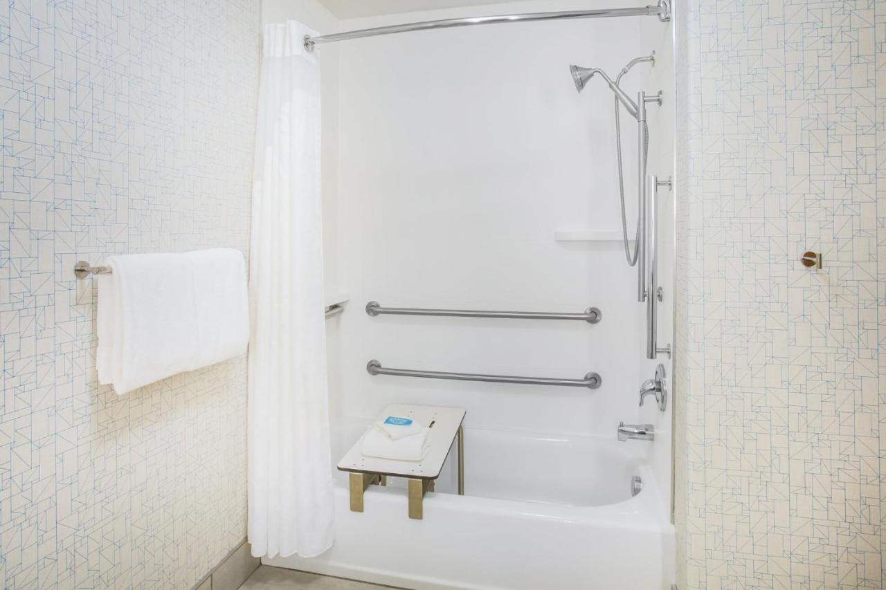 King Room - Mobility Access/Roll in Shower - Non-Smoking at Holiday Inn Express & Suites Cedar City by IHG