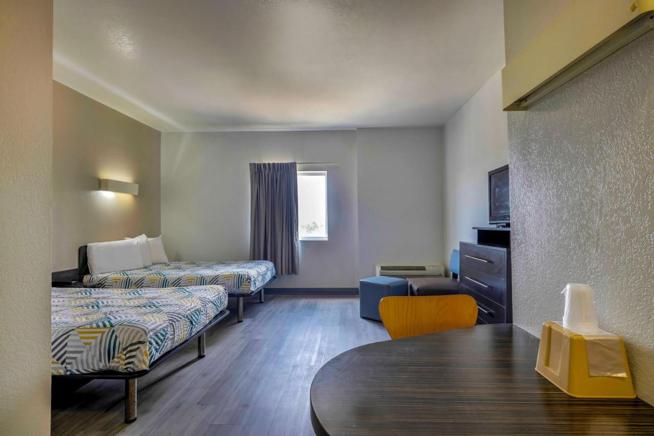 Quadruple Room - Disability Access - Non-Smoking at Motel 6 Cedar Park, TX
