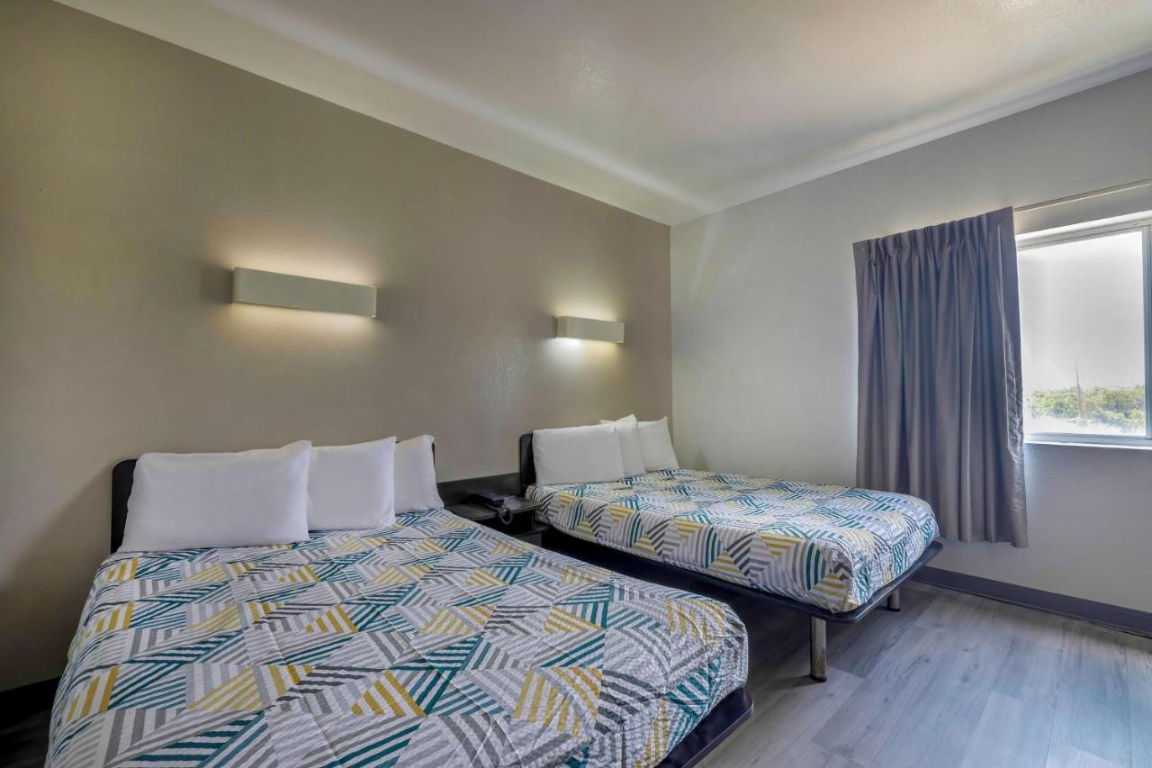 Quadruple Room - Disability Access - Non-Smoking at Motel 6 Cedar Park, TX