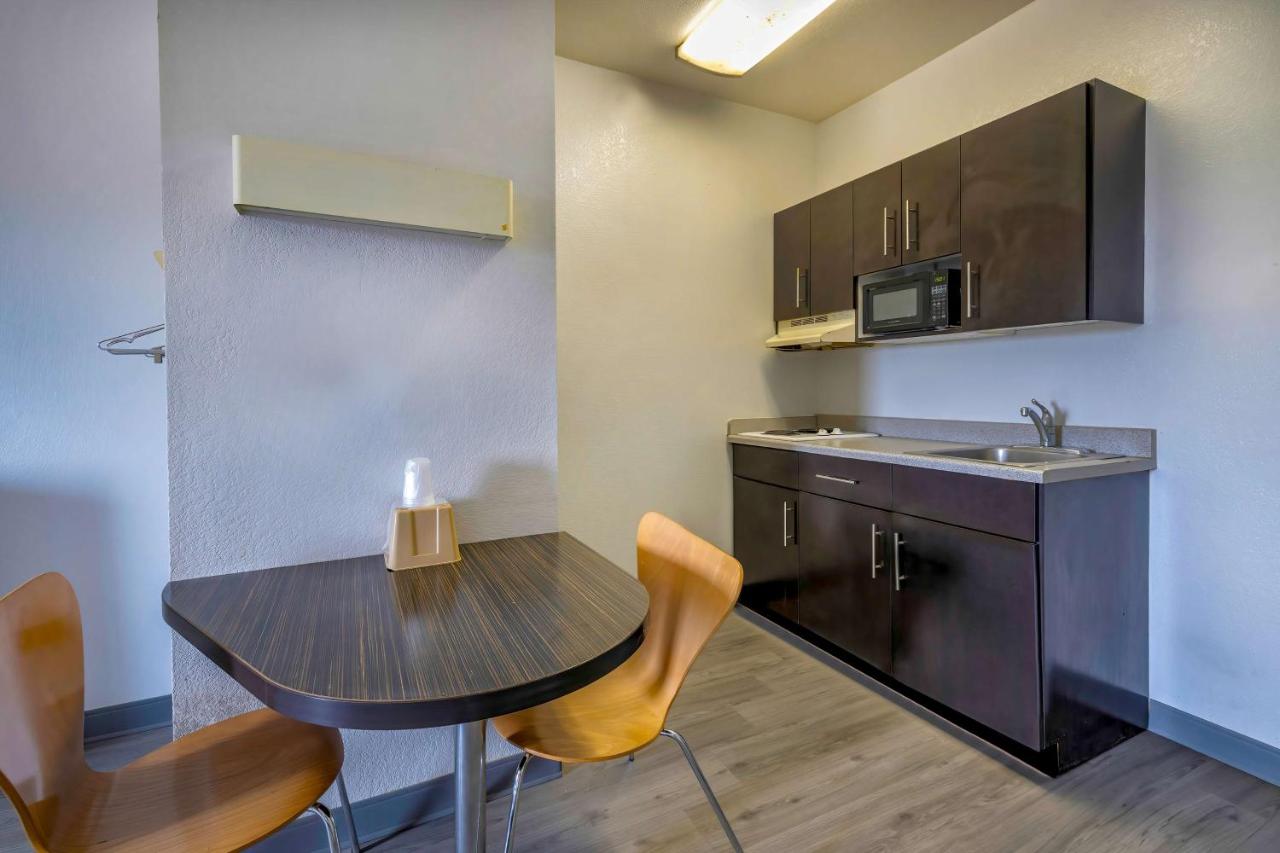 Quadruple Room - Disability Access - Non-Smoking at Motel 6 Cedar Park, TX