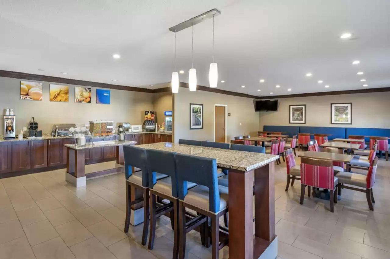 | Comfort Inn La Porte