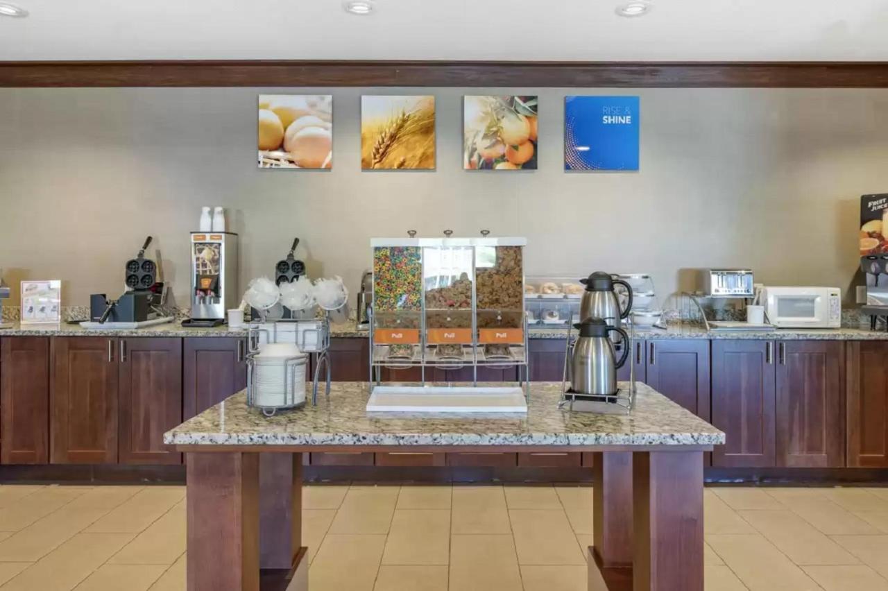 | Comfort Inn La Porte