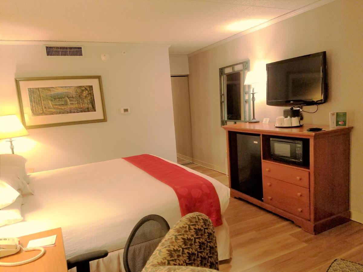 King Room at Ramada by Wyndham State College Hotel & Conference Center