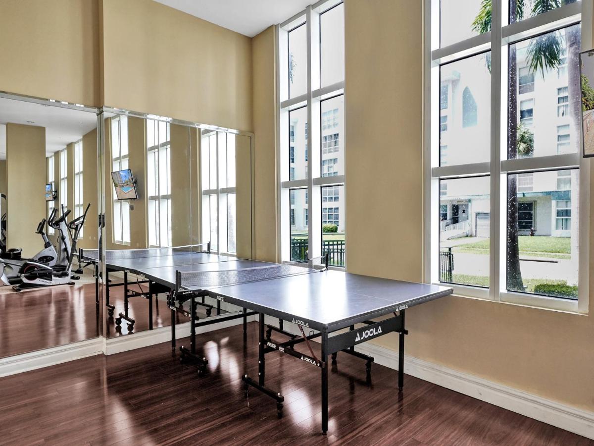 | Stylish Modern 2bd/2bth Apt. min to Beach