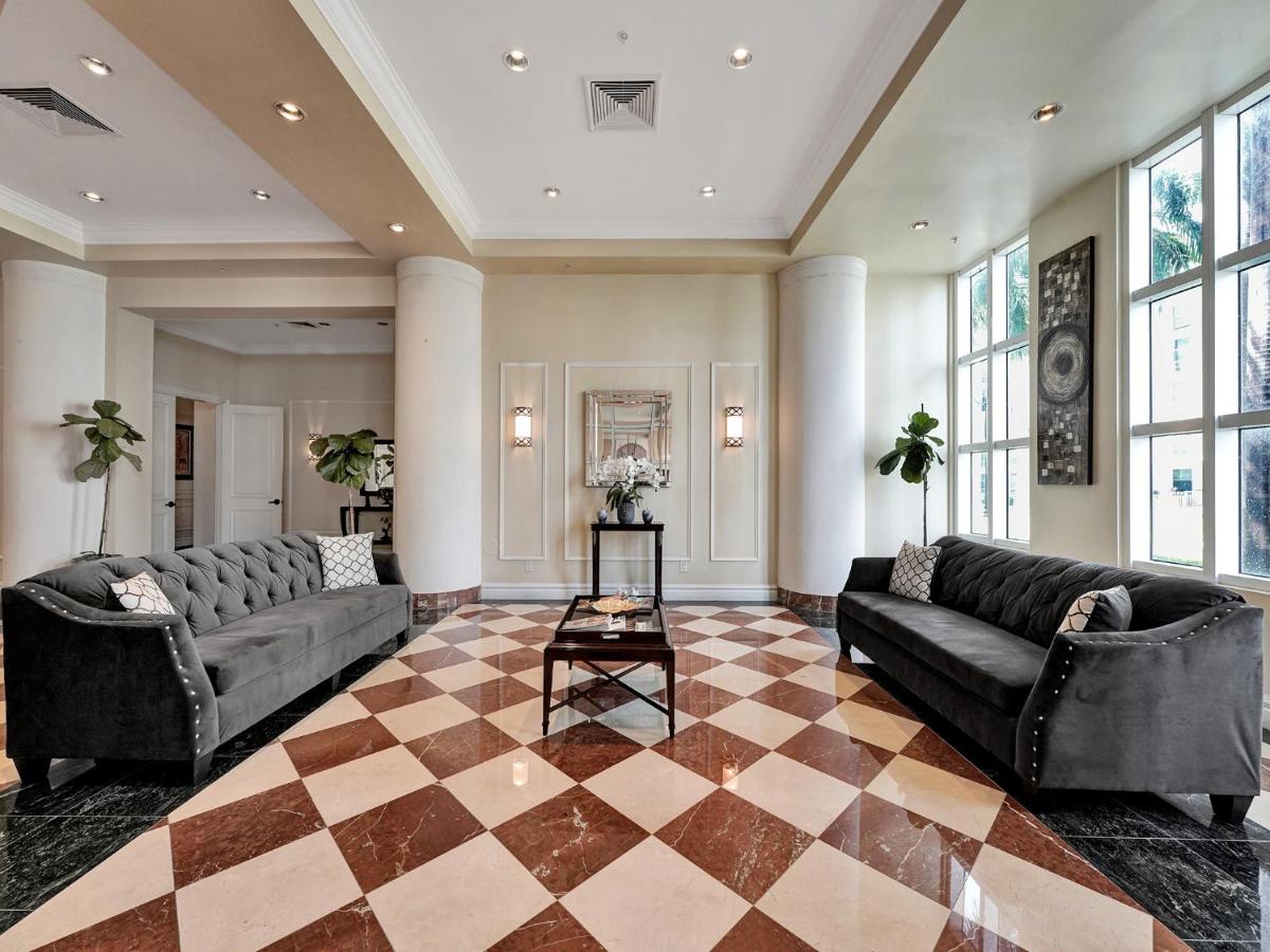 | Stylish Modern 2bd/2bth Apt. min to Beach