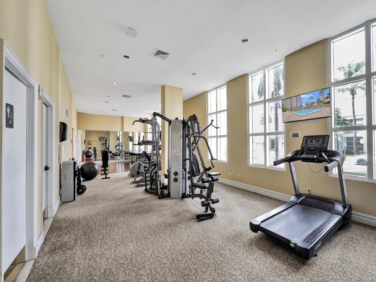 | Stylish Modern 2bd/2bth Apt. min to Beach