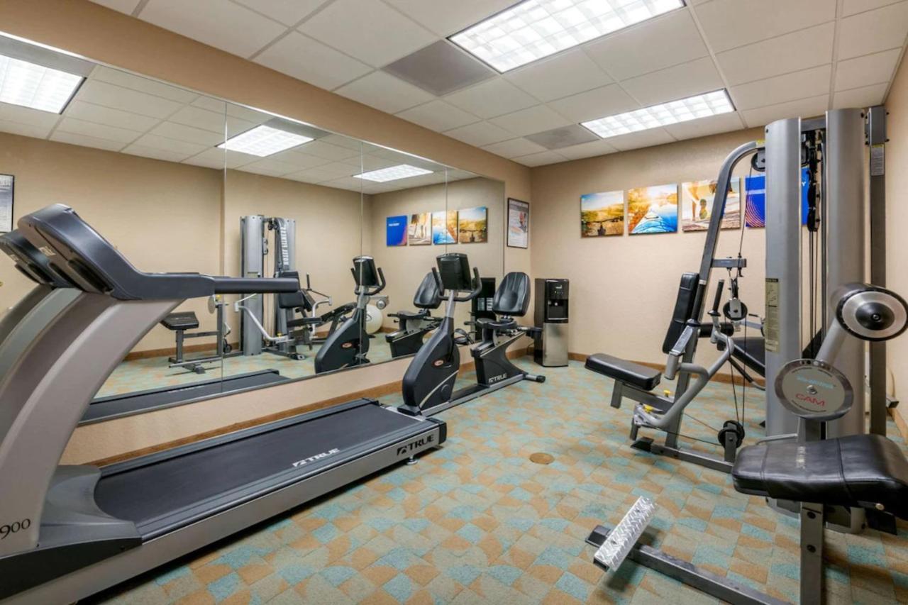  | Comfort Inn & Suites Northeast - Gateway