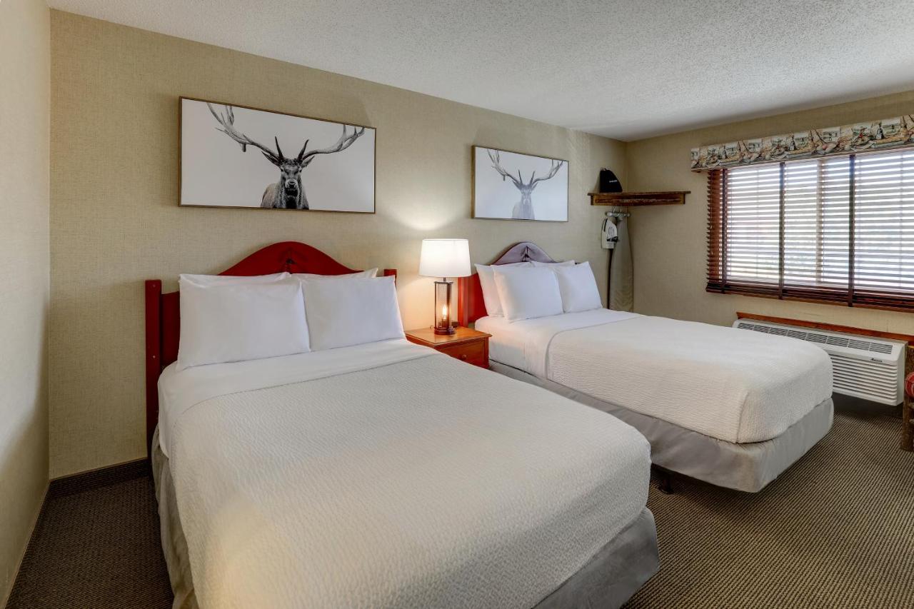 Deluxe Double Room with Two Double Beds at Stoney Creek Inn Galena