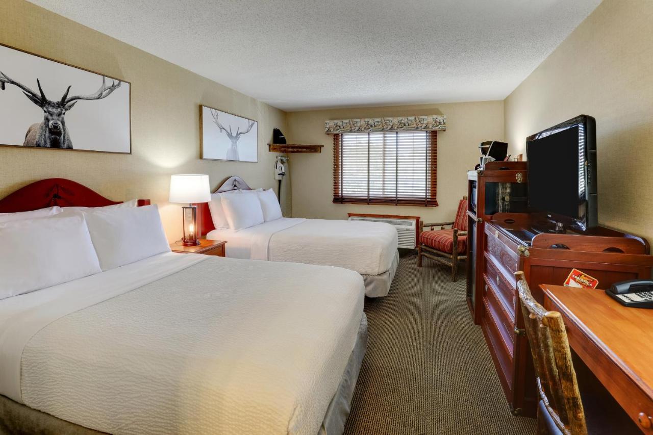 Deluxe Double Room with Two Double Beds at Stoney Creek Inn Galena