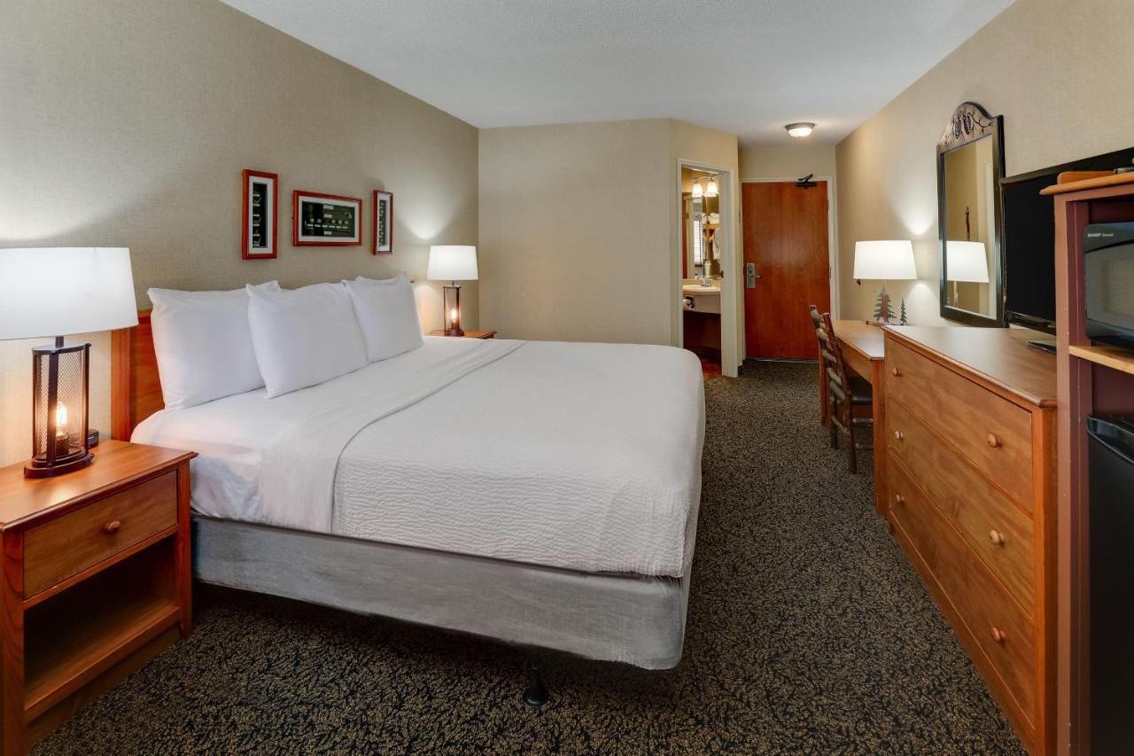 Deluxe King Room at Stoney Creek Inn Galena