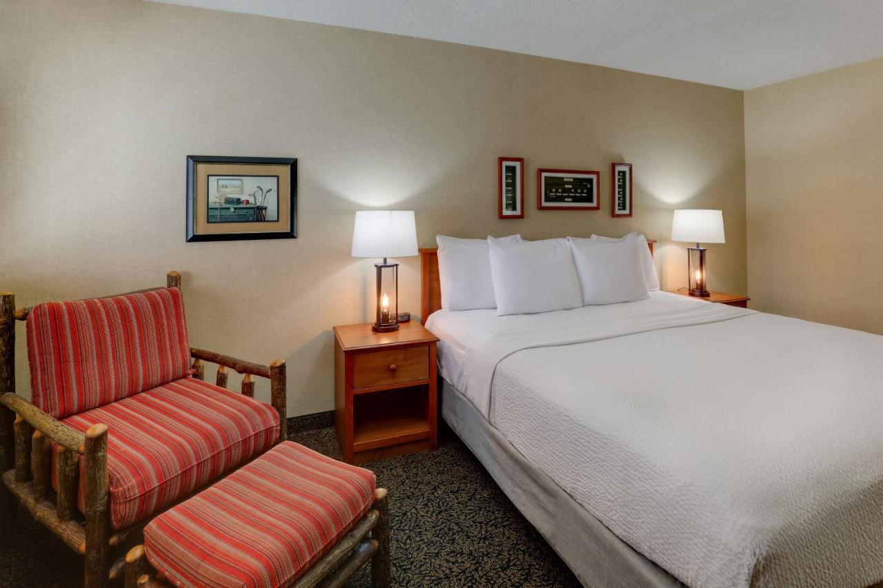 Deluxe King Room at Stoney Creek Inn Galena
