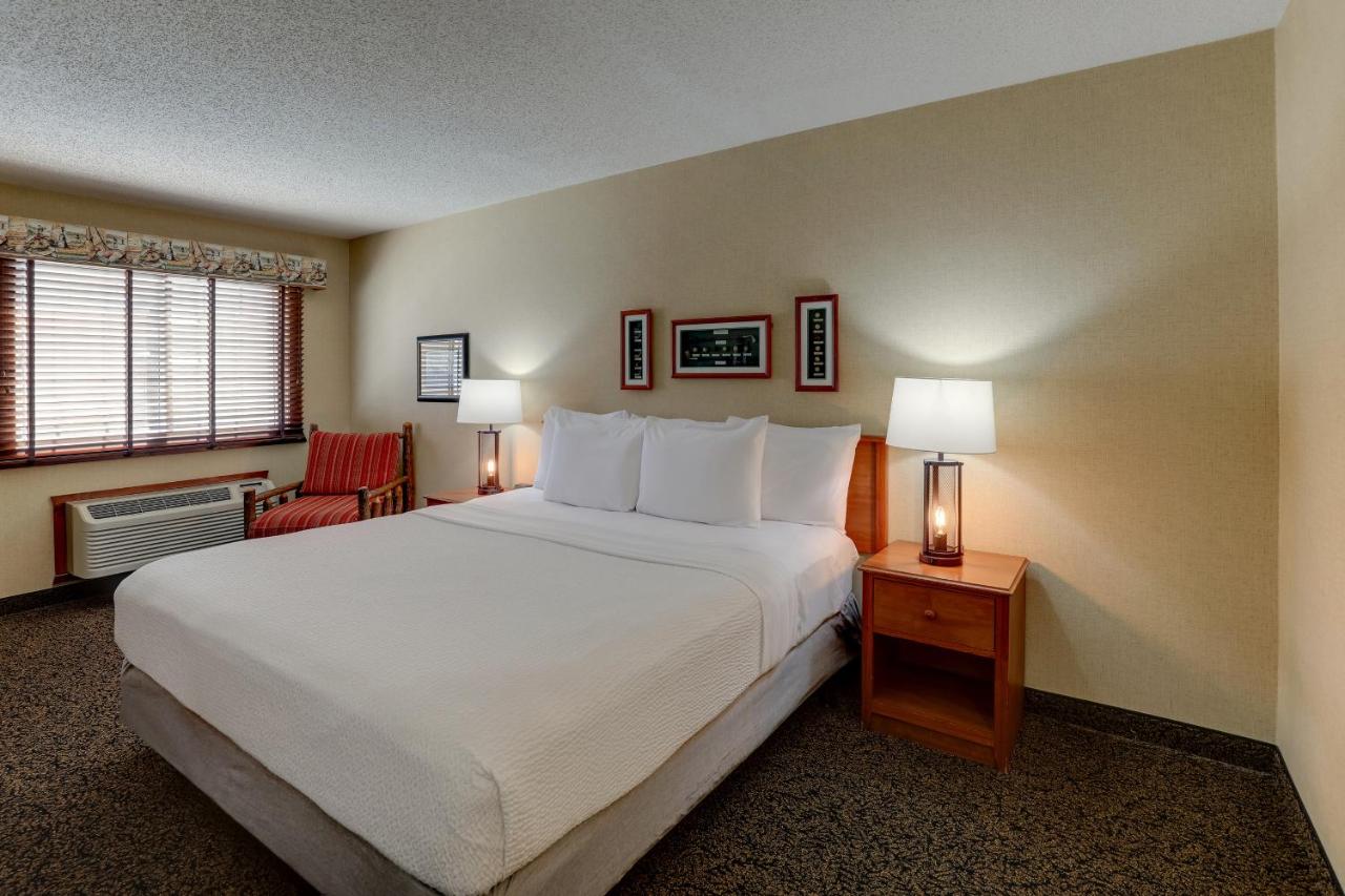 Deluxe King Room at Stoney Creek Inn Galena