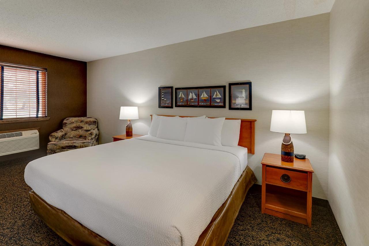 Deluxe King Room at Stoney Creek Hotel Peoria