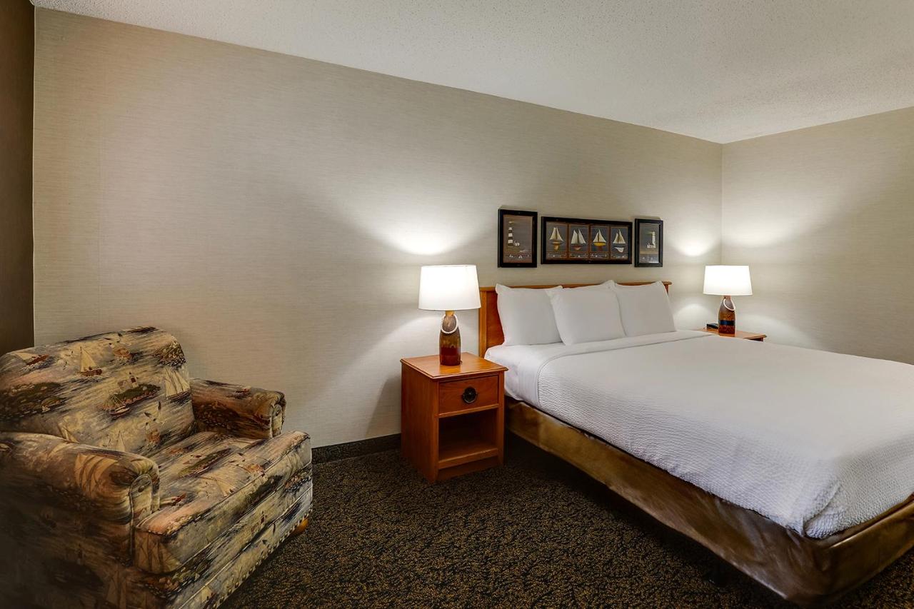 Deluxe King Room at Stoney Creek Hotel Peoria