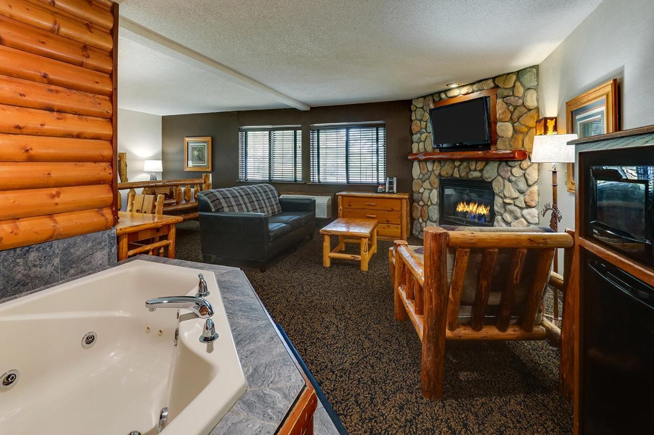 Superior Suite at Stoney Creek Hotel Peoria