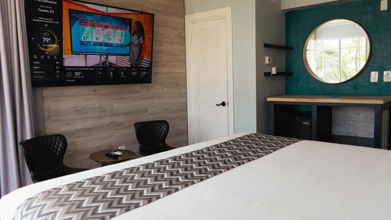 King Room with Sea View at The Colony Hotel