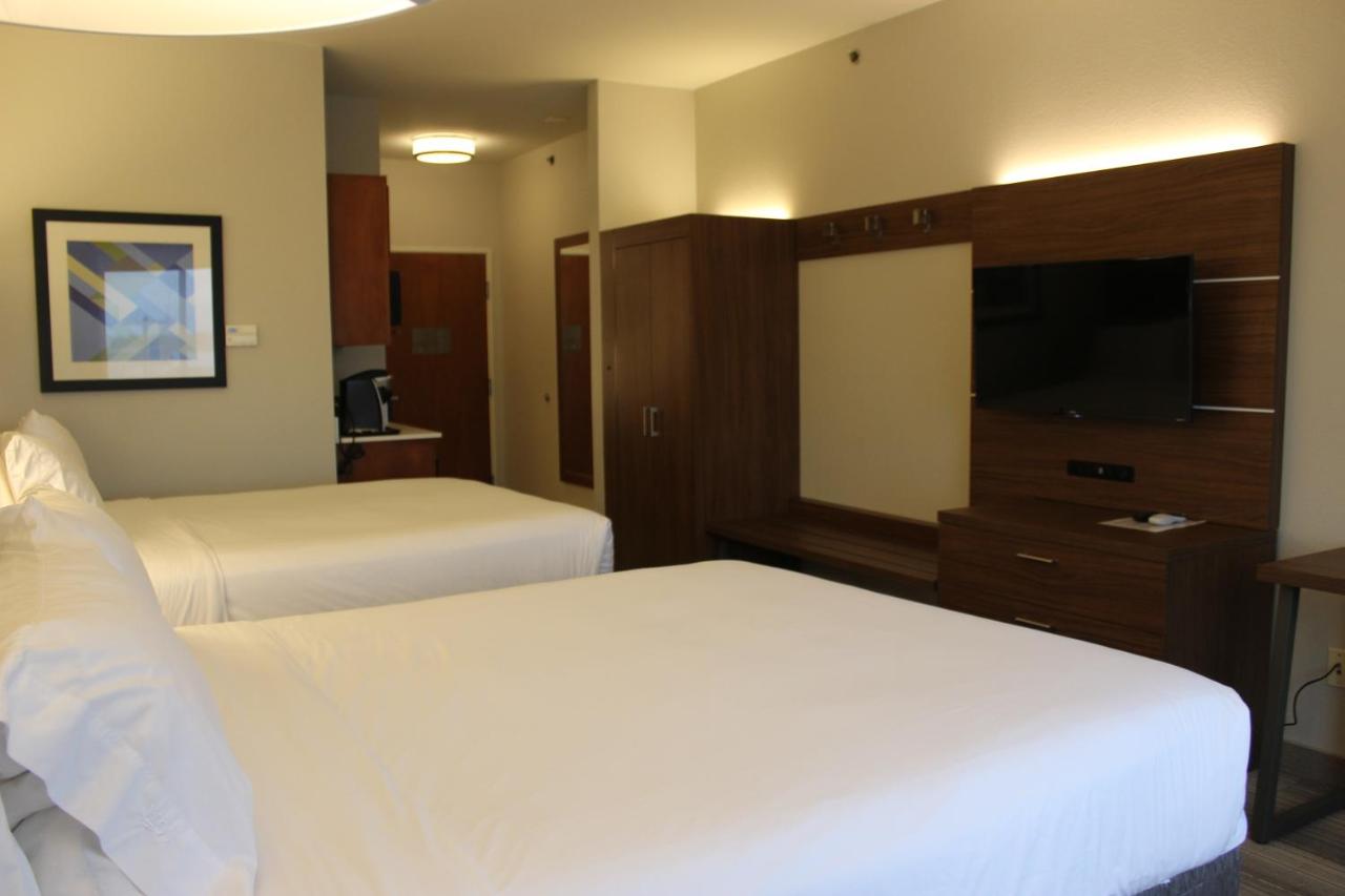 Room Selected at Check-In at Holiday Inn Express & Suites Mansfield by IHG