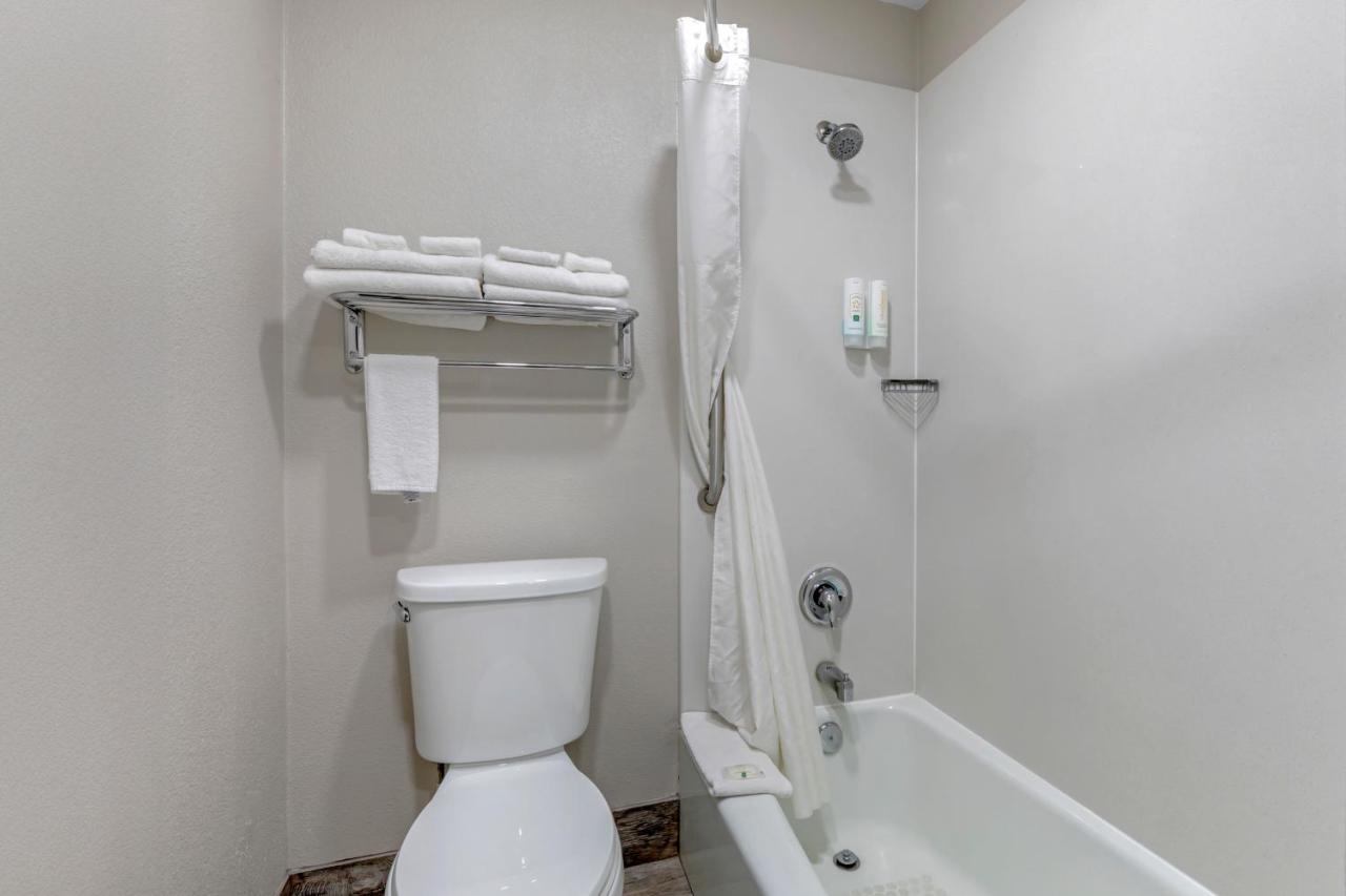 Queen Room with Two Queen Beds - Non-Smoking at Quality Inn Kettleman City near Hwy 41