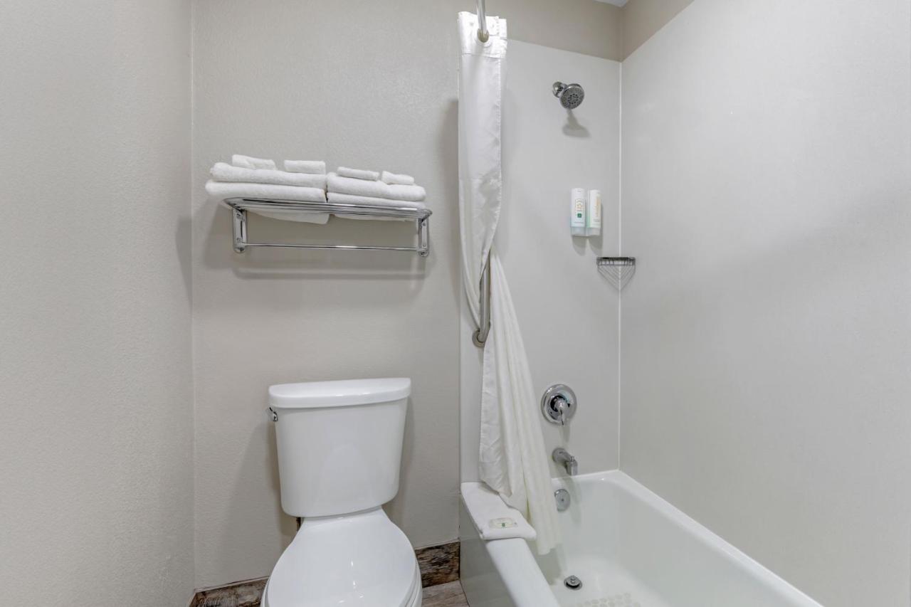 King Room - Non Smoking at Quality Inn Kettleman City near Hwy 41