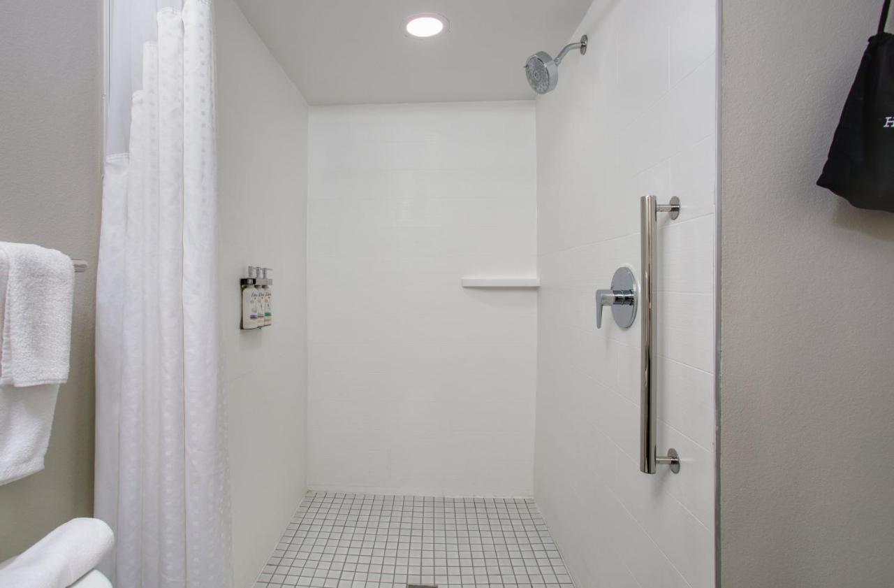 King Room - Hearing Accessible - Roll-in Shower/Non-Smoking at Holiday Inn Express Clearwater East - Icot Center by IHG
