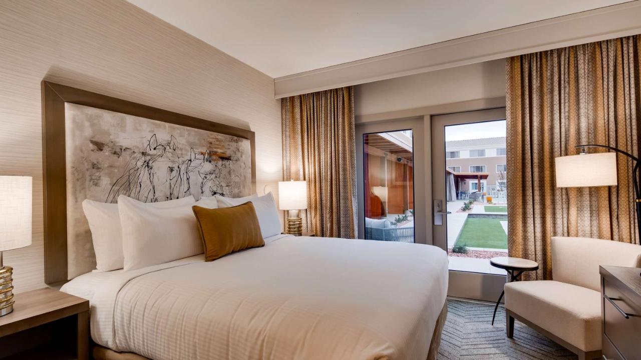 King Suite with Patio at Aiden by Best Western Scottsdale North