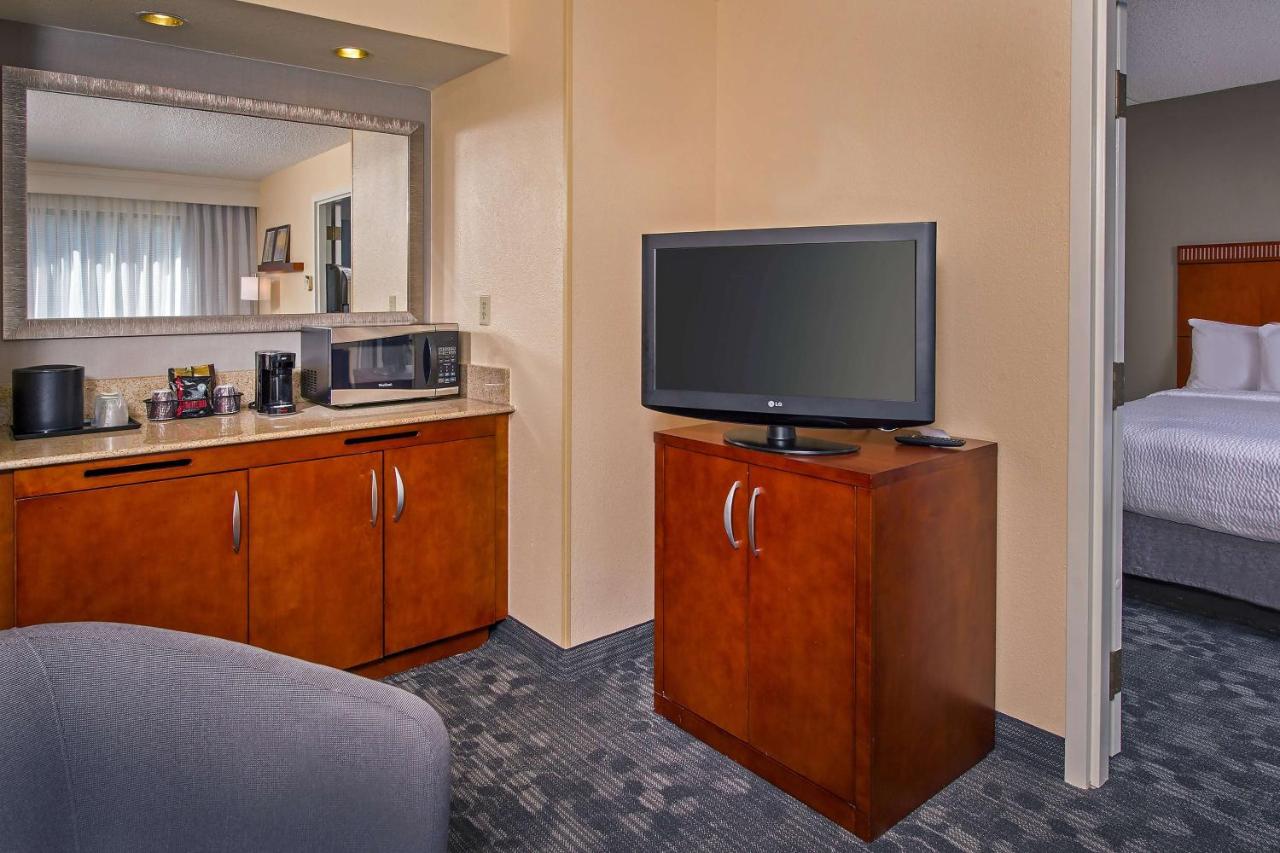 One Bedroom Suite Two Doubles at Sonesta Select Charlotte University Research Park